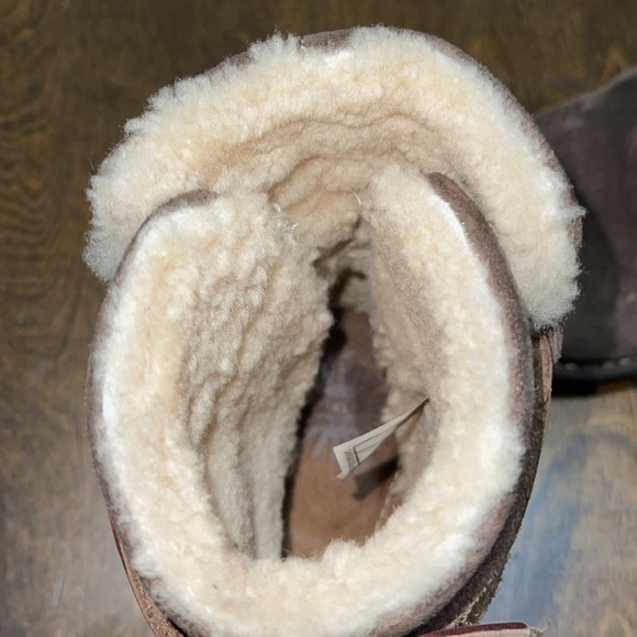 UGG Caspia Boot - Picture 6 of 10